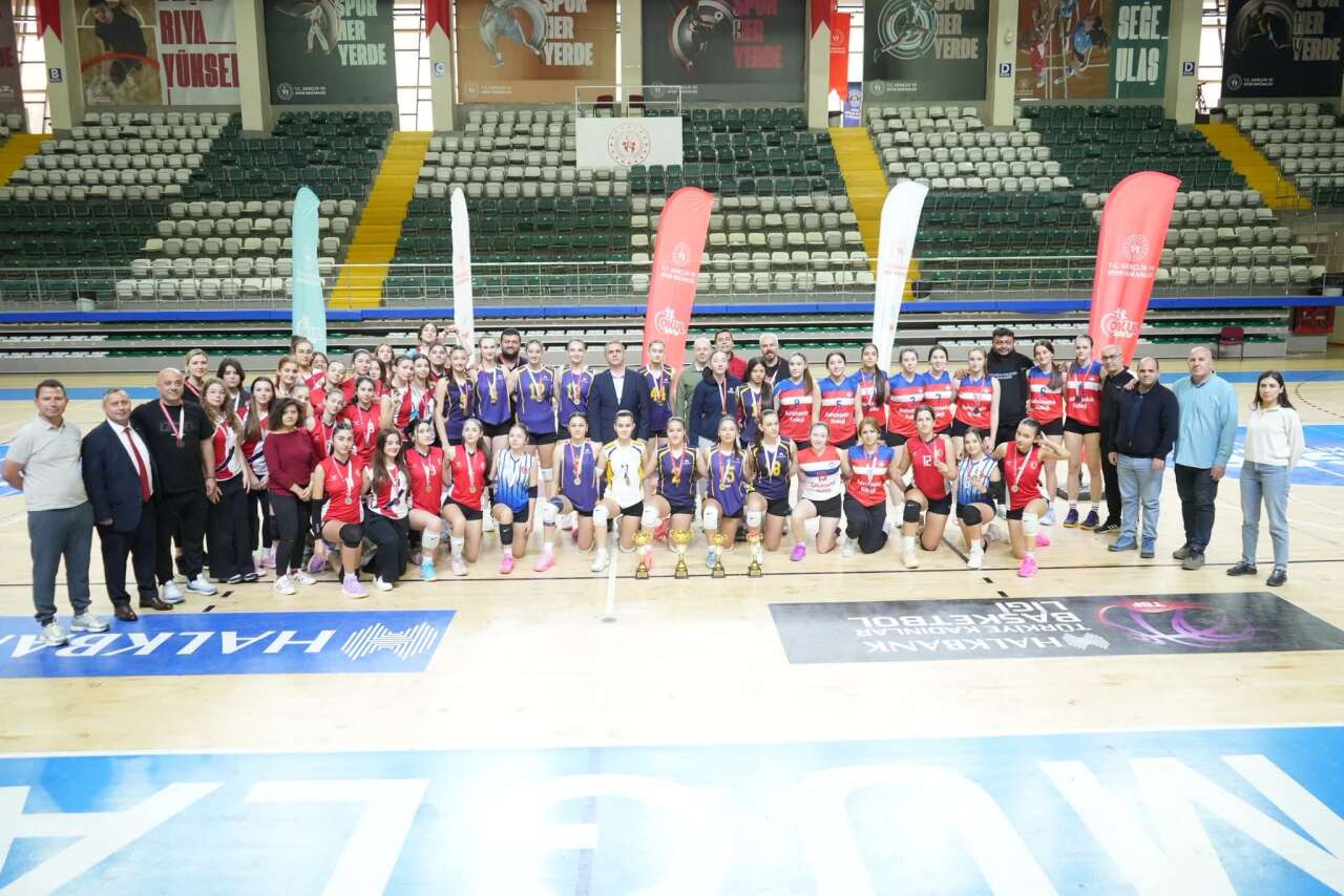 Okul Sporlarında Genç Kızlar Voleybol İl Şampiyonu Belli Oldu 3